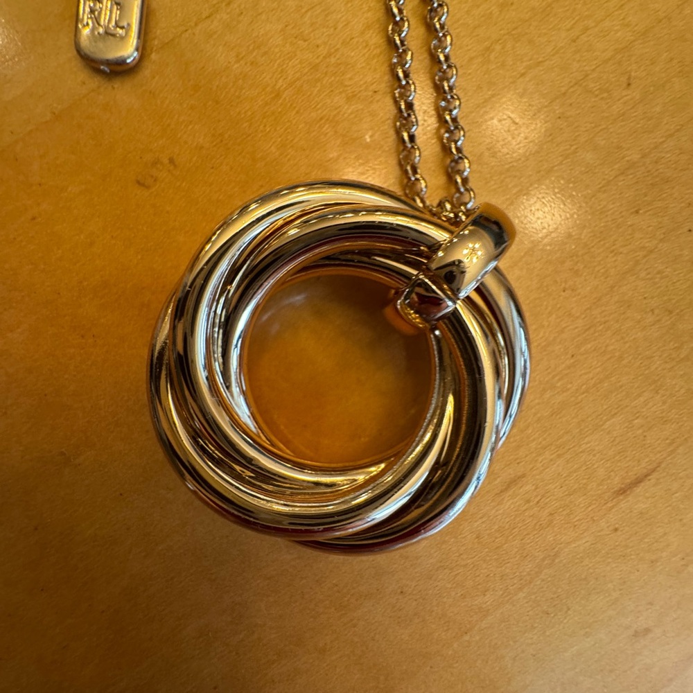 Gold Interlocking Rings Necklace - Picture 1 of 3